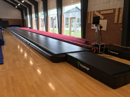 Tumbling Airtrack 2x26m leveret til Vejstrup Efterskole